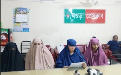 বগুড়ায় স্বামী হত্যার বিচার ও পরিবারের নিরাপত্তার দাবিতে সংবাদ সম্মেলন 