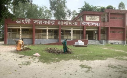 নীলফামারীর ডাঙ্গী সরকারি প্রাথমিক বিদ্যালয়ে ৬ শিক্ষক মিলে ৪ শিক্ষার্থী পড়ান