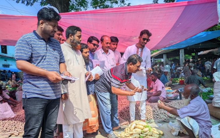 নন্দীগ্রামে বিএনপির ৩১ দফা প্রচারে লিফলেট বিতরণ ও গণসংযোগ