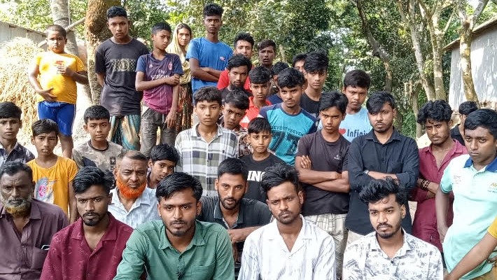 সিরাজগঞ্জে প্রেমিক যুগল আটকের ঘটনায় মিথ্যা মামলায় চার কলেজ শিক্ষার্থী ফাঁসানোর অভিযোগ