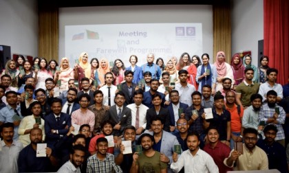 শিক্ষাবৃত্তি নিয়ে রাশিয়া যাচ্ছেন ৯৫ বাংলাদেশী শিক্ষার্থী: ভিসা হাতে পেয়ে উচ্ছ্বাস