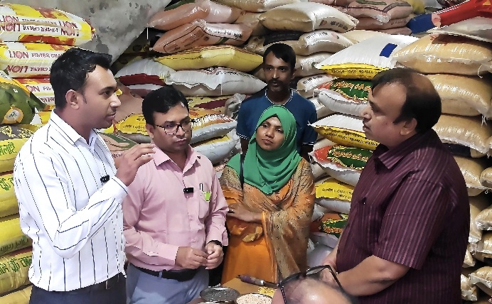 ভোজ্য ডালে ক্ষতিকারক রঙের উপস্থিতি: 
বগুড়ায় ৪ দোকানে লাখ টাকা জরিমানা