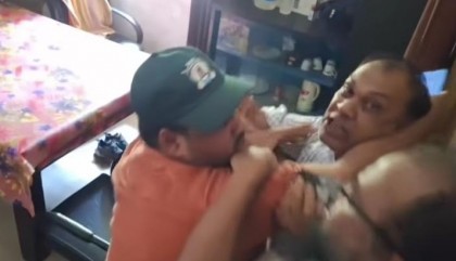 জয়পুরহাট রেলওয়ে স্টেশনে যাত্রী লাঞ্ছিত: হেড বুকিং সহকারীর বিরুদ্ধে লিখিত অভিযোগ