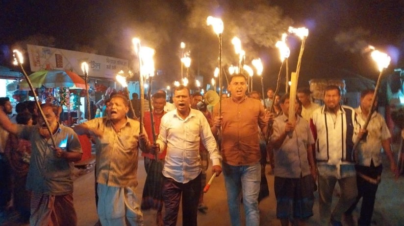 মনোনয়ন বঞ্চিত গোলাম মোস্তফার সমর্থকদের চতুর্থ দিনে মশাল মিছিল — ‘আমলার মনোনয়ন মানি না, মানবো না’ স্লোগানে উত্তাল গোপীনাথপুর