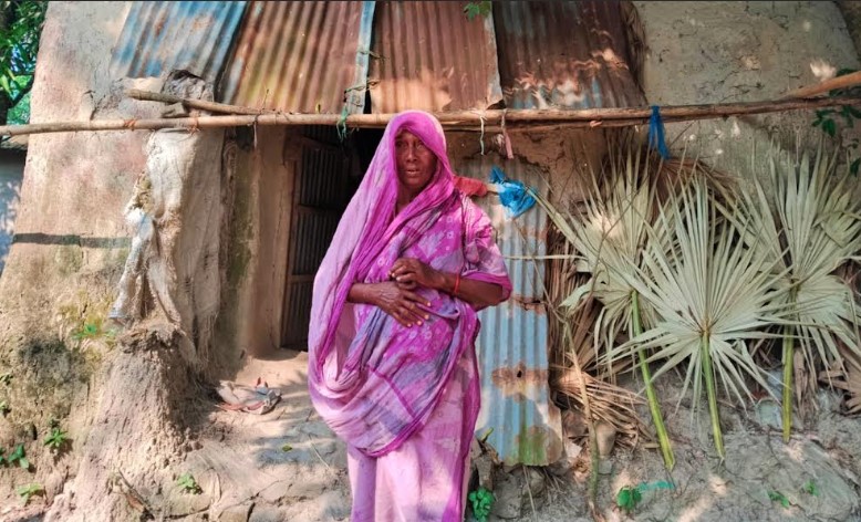 রায়গঞ্জে নও মুসলিম বিধবা রহিমা বেওয়ার মানবেতর জীবনযাপন