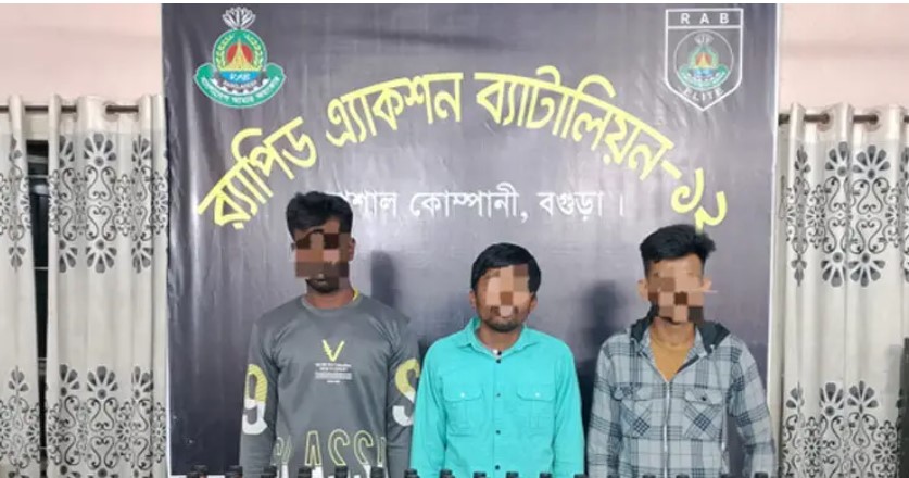 বগুড়ায় সেনা–র‍্যাবের অভিযানে তিন মাদক কারবারি আটক