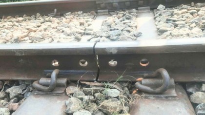 বগুড়ায় রেললাইনের ফিশপ্লেট খুলে নাশকতার চেষ্টা