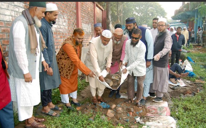 বগুড়ায় ভেঙ্গে যাওয়া রাস্তা সংস্কার করলো জামায়াত
