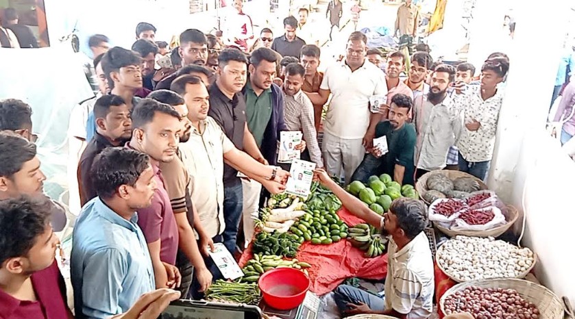 বগুড়া-০৬ ধানের শীষে ভোট চেয়ে জেলা ছাত্রদলের ব্যাপক গণসংযোগ