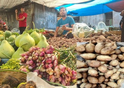 আলু কেজিপ্রতি ৪০০ টাকা: নবান্নে বাজারে আগুন