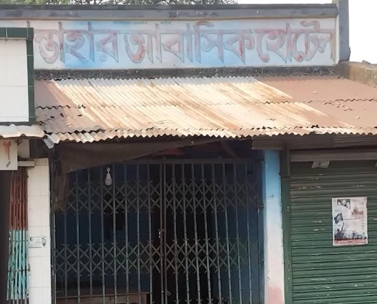 স্টেশন রোড যেন ‘মিনি পতিতালয়’—অনৈতিক কর্মকাণ্ডে ক্ষুব্ধ জনতার গণবিস্ফোরণ, চার হোটেলে তালা