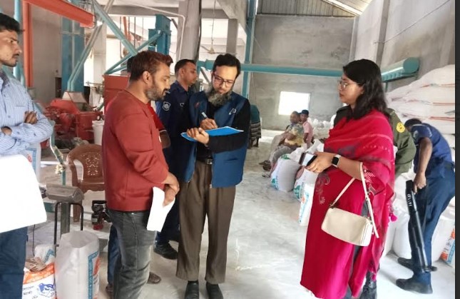 রাজশাহীতে বিএসটিআই-এর লাইসেন্সবিহীন ফ্লাওয়ার মিলকে জরিমানা