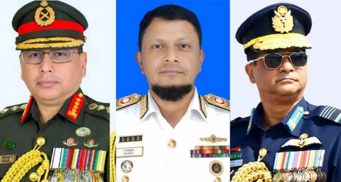 খালেদা জিয়ার খোঁজ নিতে এভারকেয়ার হাসপাতালে তিন বাহিনী প্রধান