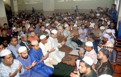 খালেদা জিয়ার সুস্থতা কামনায় বগুড়ায় 
যুবদলের কোরআন খতম ও দোয়া মাহফিল 