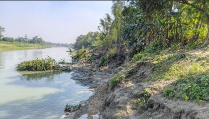 শেরপুরে বাঙালী নদীর ভাঙনে হুমকির মুখে আশ্রয়ণ প্রকল্পের ঘর