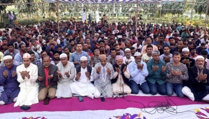 খালেদা জিয়ার সুস্থতা কামনায় বগুড়ায়
দোয়া মাহফিল ও খাবার বিতরণ