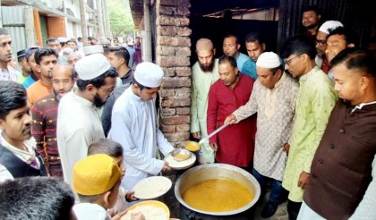 বেগম খালেদা জিয়ার সুস্থতা কামনায় নশিপুরে দোয়া মাহফিল ও এতিম শিক্ষার্থীদের মাঝে খাবার বিতরণ