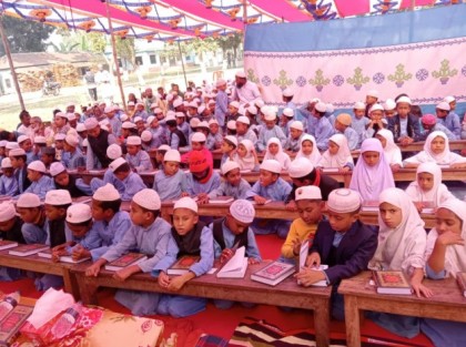 সলঙ্গায় ৮১ শিক্ষার্থীর হাতে কুরআনের ছবক