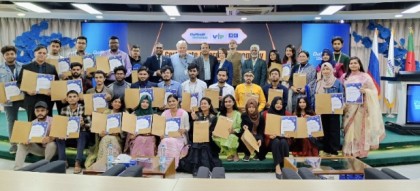 ঢাকায় ডিআইইউতে রুশ ভাষার কোর্স
সম্পন্নকারীদের মাঝে সনদপত্র বিতরণ