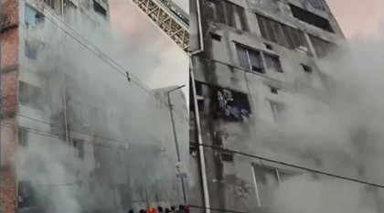 কেরানীগঞ্জে বহুতল ভবনে আগুন, ১৪ ইউনিটের চেষ্টায় নিয়ন্ত্রণে; ৪৫ জন উদ্ধার