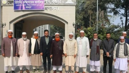 বগুড়ায় রিটার্নিং অফিসারের সঙ্গে জামায়াতের ৭ সংসদ সদস্য প্রার্থীর একযোগে মতবিনিময়