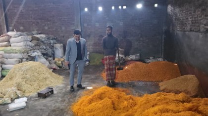 বগুড়ায় অস্বাস্থ্যকর পরিবেশে চানাচুর উৎপাদন, দুই কারখানাকে দুই লাখ টাকা জরিমানা