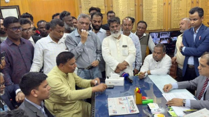 রংপুরে ৩, ৪ ও ৬ আসনে ভোট পুনর্গণনার দাবিতে ডিসি অফিস ঘেরাও ও স্মারকলিপি প্রদান 