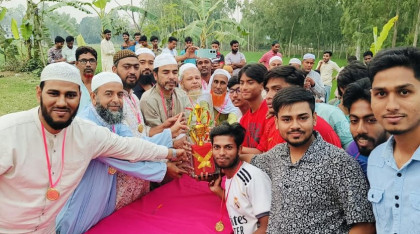 সিংড়ায় শর্টপিস ক্রিকেট টুর্নামেন্ট ও ইফতার মাহফিল অনুষ্ঠিত