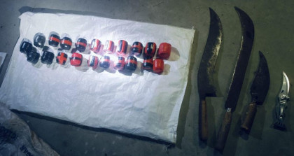 রাজশাহীতে ককটেল ও দেশীয় অস্ত্র উদ্ধার