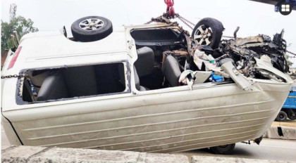 বগুড়ায় মাইক্রোবাস দুর্ঘটনায় ভাই-বোনসহ নিহত ৩, আহত ৬