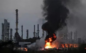 ইরানের ক্ষেপণাস্ত্র হামলায় জ্বলছে ইসরায়েলের তেল শোধনাগার