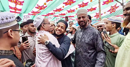 শিকড়ের টানে বগুড়ায় মুশফিক- রিকশায় চড়ে ছেলে ও বাবার সঙ্গে ঈদগাহে নামাজ