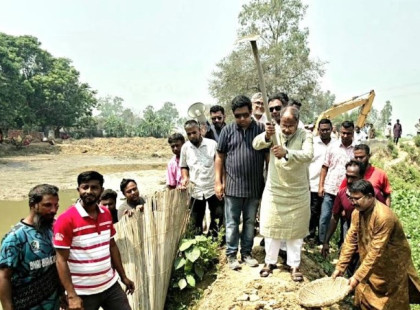 সিংড়ায় খাল পুনঃখনন কাজের উদ্বোধন করলেন অধ্যক্ষ আনু এমপি 