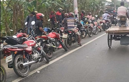 রাজশাহীতে তেলের জন্য হাহাকার