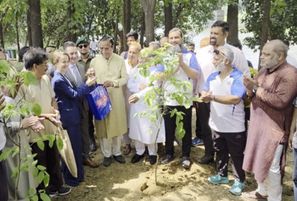 রুশ বিপ্লবের বীর শহীদদের স্মরণে ঢাকায় 
গার্ডেন অব মেমোরি শীর্ষক বৃক্ষরোপণ