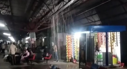 বৃষ্টিতে জলাবদ্ধতায় ভোগান্তি রংপুর রেলস্টেশনের যাত্রীদের