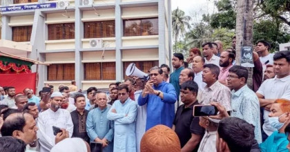 বগুড়ার শিবগঞ্জে মে দিবস উপলক্ষে শ্রমিকদের র‍্যালি, প্রতিমন্ত্রী মীর শাহে আলমের বক্তব্য