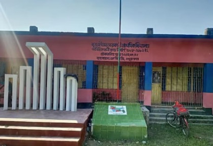 বগুড়ায় শিক্ষার্থীকে ‘আমচোর’ অপমান: প্রধান শিক্ষক সাময়িক বরখাস্ত