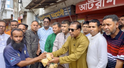 বগুড়ায় জিয়াউর রহমানের ৪৫তম
শাহাদাৎ বার্ষিকীতে যুবদলের খাদ্য বিতরণ 