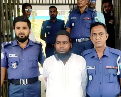 সিরাজগঞ্জে আটকে গেলো কথিত ‘জীনের বাদশা’