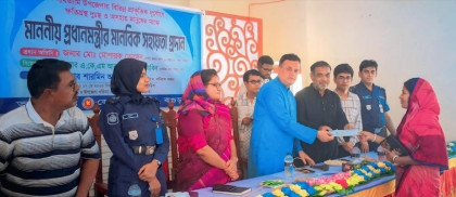 নন্দীগ্রামে প্রাকৃতিক দুর্যোগে ক্ষতিগ্রস্তদের মাঝে প্রধানমন্ত্রীর সহায়তা দিলেন এমপি মোশাররফ 