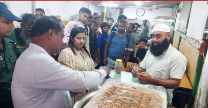 বগুড়ায় ফুটপাত দখলমুক্তে তৃতীয় দিনের অভিযান, ৩ প্রতিষ্ঠানকে ২০ হাজার টাকা জরিমানা
