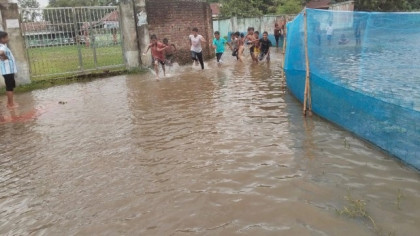 শেরপুরে ৫০০ বছরের প্রাচীন খেরুয়া মসজিদের সড়কে জলাবদ্ধতায় চরম দুর্ভোগে পাঁচ শতাধিক পরিবার