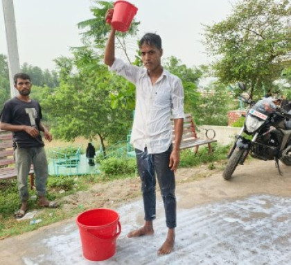 প্রেমের ইতি টেনে দুধ দিয়ে গোসল, ক্ষেতলালের যুবকের ‘নতুন জীবন’ ঘোষণা