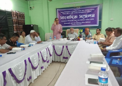 বাসের সংখ্যা বাড়ানো,টার্মিনাল সংস্কার ও অতিরিক্ত ভাড়া বন্ধসহ ৯ দফা দাবি মালিক-শ্রমিক নেতাদের সংবাদ সম্মেলন
