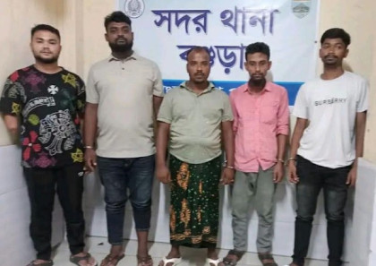 বগুড়ায় সিএনজি স্ট্যান্ডের সভাপতিকে লক্ষ্য করে ফাঁকা গুলি ও ছুরিকাঘাতে আহত করার মামলায় ৫ জন গ্রেফতার