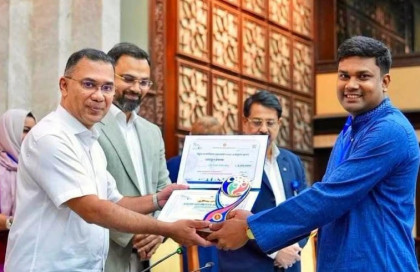 সমাজসেবায় অবদানের স্বীকৃতি, ‘ইয়্যুথ ভলান্টিয়ার অ্যাওয়ার্ড’ পেলেন ছাত্রদল নেতা বিপ্লব 