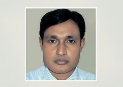 প্রধানমন্ত্রীর সাথে অসৌজন্যমূলক আচরণের অভিযোগে রাজশাহী বিভাগীয় কমিশনারকে স্ট্যান্ড রিলিজ 